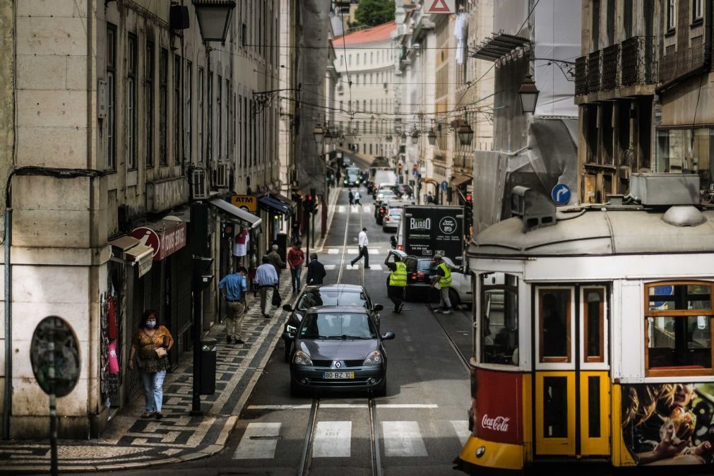 Covid-19: Incidência nacional e Rt com descidas ligeiras