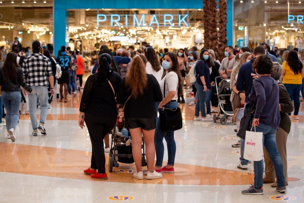 Grandes superfícies pedem clarificação sobre uso de máscara obrigatório