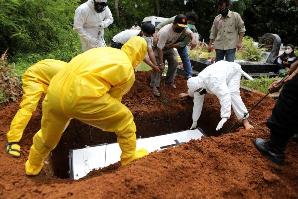 Covid-19: Pandemia matou pelo menos 4.843.739 pessoas em todo o mundo