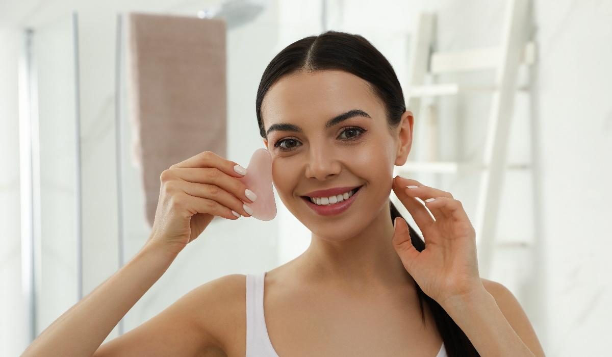 Pedra Gua Sha faz milagres pela beleza feminina. Saiba como usá-la