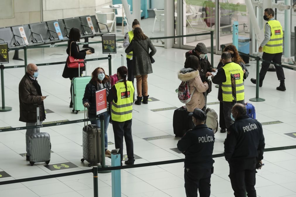 Covid-19: Portugal supera um milhão de passageiros fiscalizados nos aeroportos