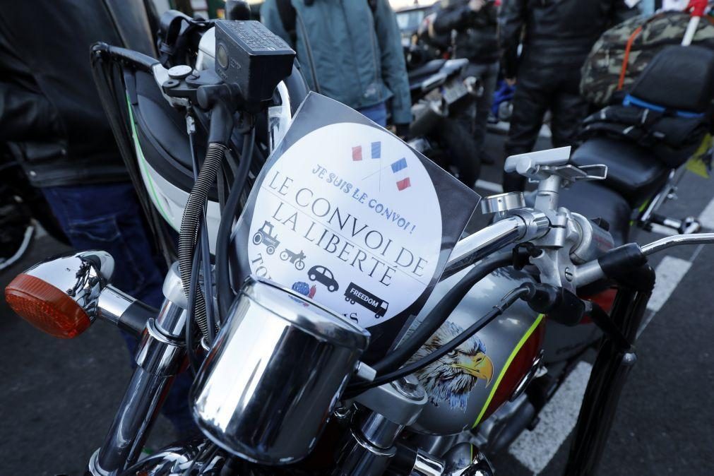 Covid-19: Manifestantes anti-vacinas a caminho de Paris