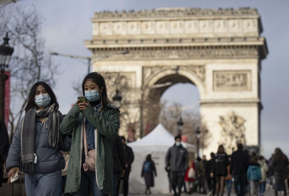 Covid-19: França anuncia fim da máscara e passe de vacina a partir de 14 de março