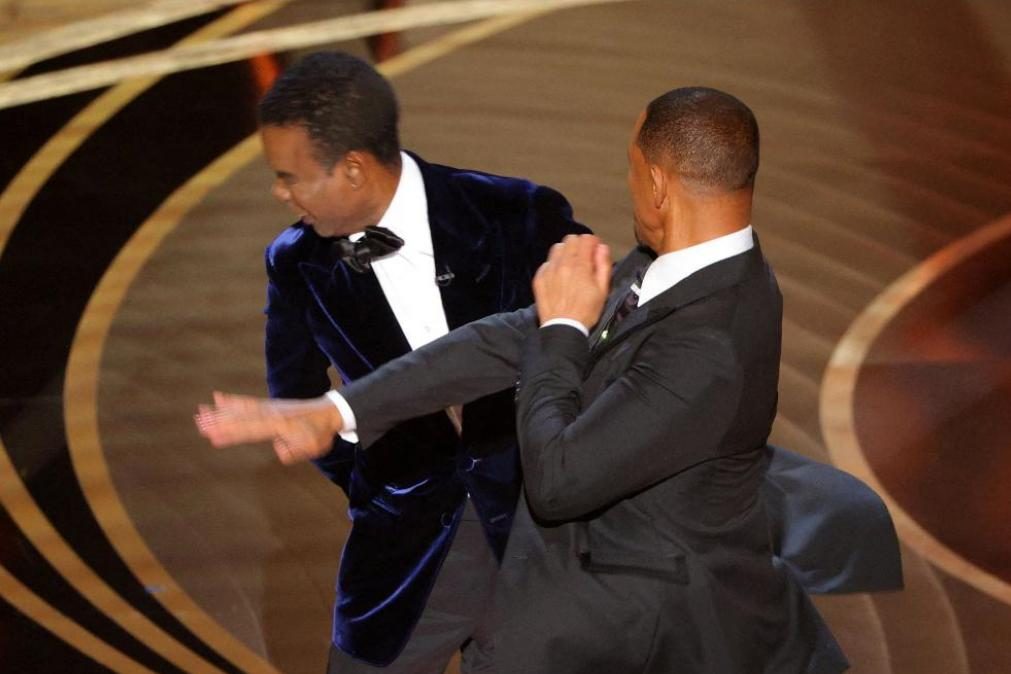 Will Smith internado em clínica de reabilitação após agressão a Chris Rock