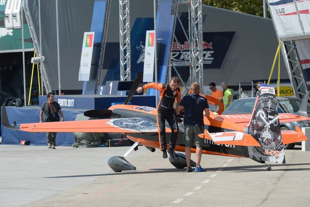 Está no Porto? Vá ver os aviões ao Red Bull Air Race