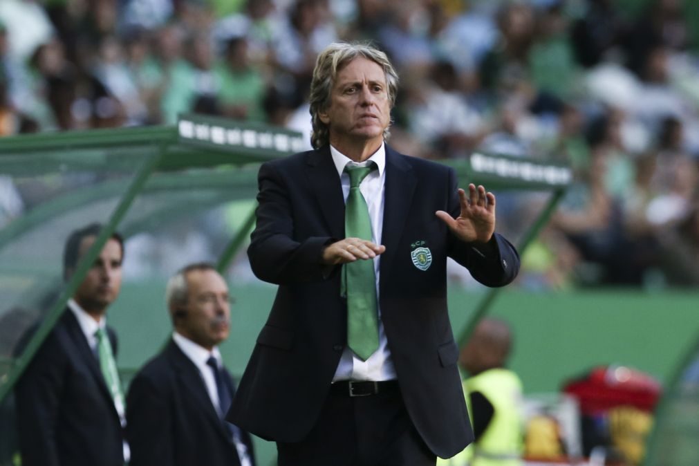 Jorge Jesus lamenta que Adrien possa ficar sem jogar até janeiro